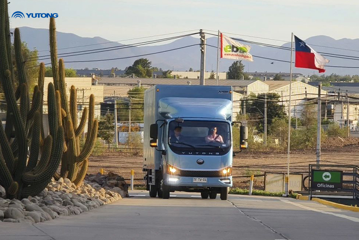 Delegação de oficiais latino-americanos na China visita a Yutong e experimenta a extraordinária força da Fabricação Inteligente da China de uma forma imersiva.