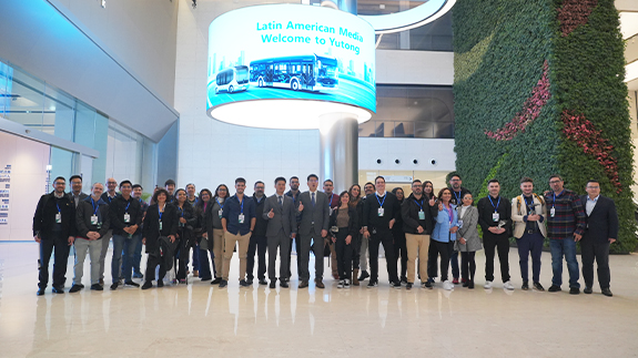 Delegação de mídia de dez países latino-americanos visitam Yutong, com foco na inovação tecnológica de novas energias