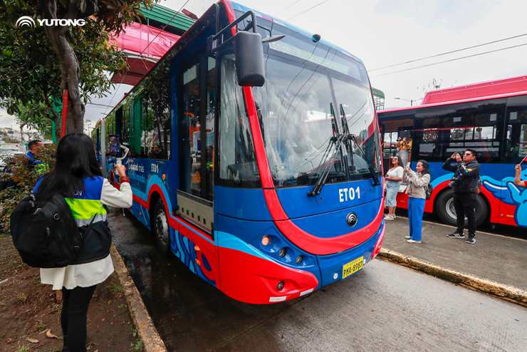 Troleicarros de Dupla Propulsão da Yutong Fazem Estreia Histórica em Quito
