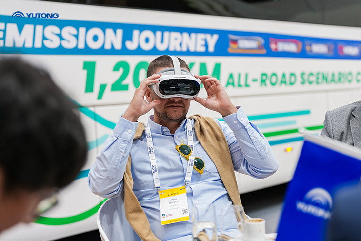 A Yutong Apresenta Nova Geração de Autocarros Interurbanos Elétricos a Bateria IC12E na Cimeira UITP de Hamburgo 2025, Mostrando a Inovação da Eletrificação